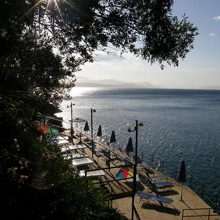 Nautilus Hotell 3*
