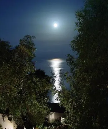 מלון Nautilus 3*